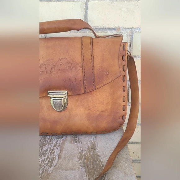 Vintage Leather Hand Crafted Bag - Picture 4 of 13